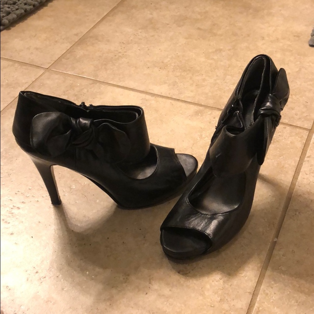 Nine West bow heel